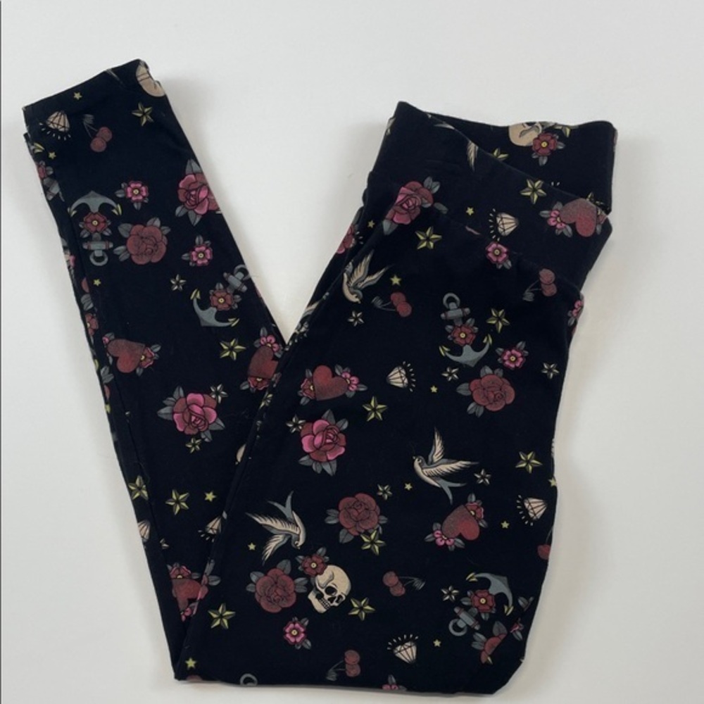 Torrid Black Floral Skull Leggings Capri Size 00 Gothic Tattoo Print
